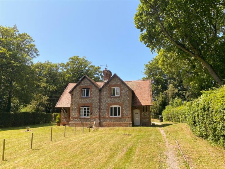2 Larkwhistle Cottages