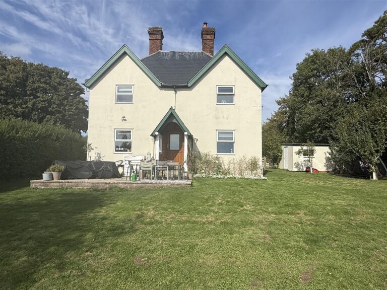 Longbelt House